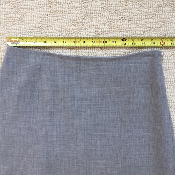 Skirt with unique pleat detail - Picture 4 of 7